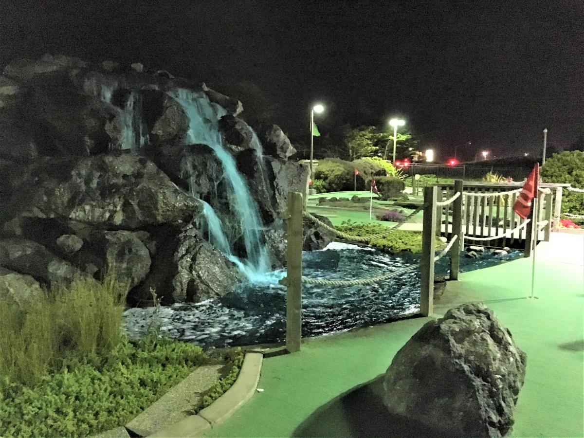 Emerald Dolphin Inn & Mini Golf Φορτ Μπραγκ Εξωτερικό φωτογραφία