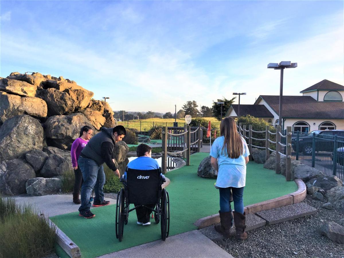 Emerald Dolphin Inn & Mini Golf Φορτ Μπραγκ Εξωτερικό φωτογραφία