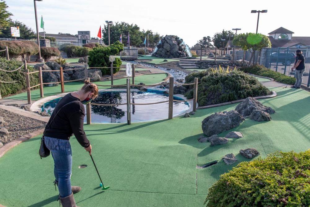 Emerald Dolphin Inn & Mini Golf Φορτ Μπραγκ Εξωτερικό φωτογραφία