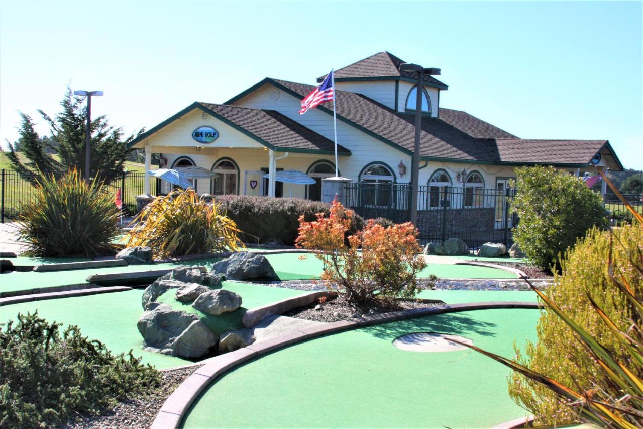 Emerald Dolphin Inn & Mini Golf Φορτ Μπραγκ Εξωτερικό φωτογραφία