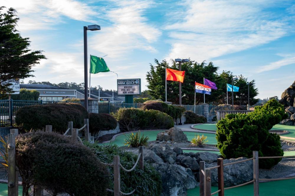 Emerald Dolphin Inn & Mini Golf Φορτ Μπραγκ Εξωτερικό φωτογραφία