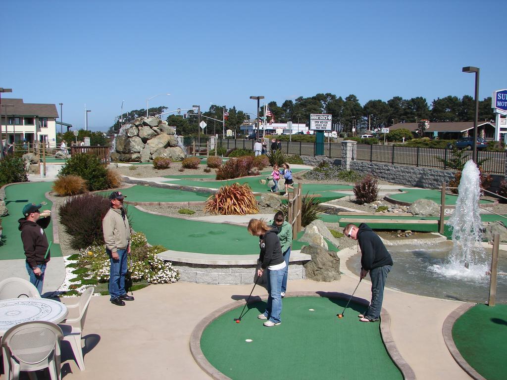 Emerald Dolphin Inn & Mini Golf Φορτ Μπραγκ Εξωτερικό φωτογραφία
