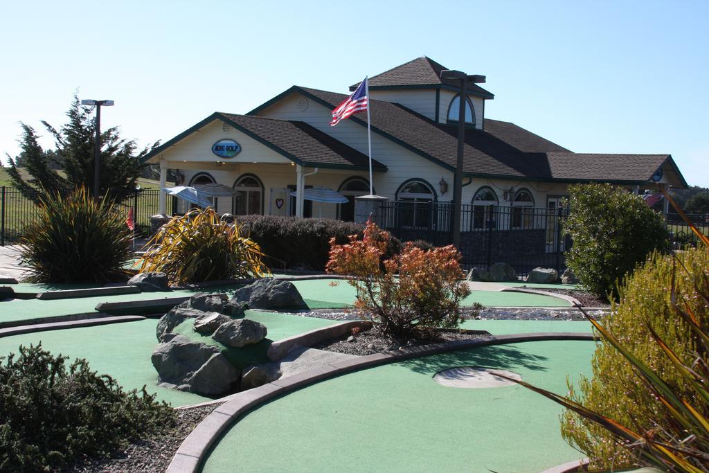 Emerald Dolphin Inn & Mini Golf Φορτ Μπραγκ Εξωτερικό φωτογραφία